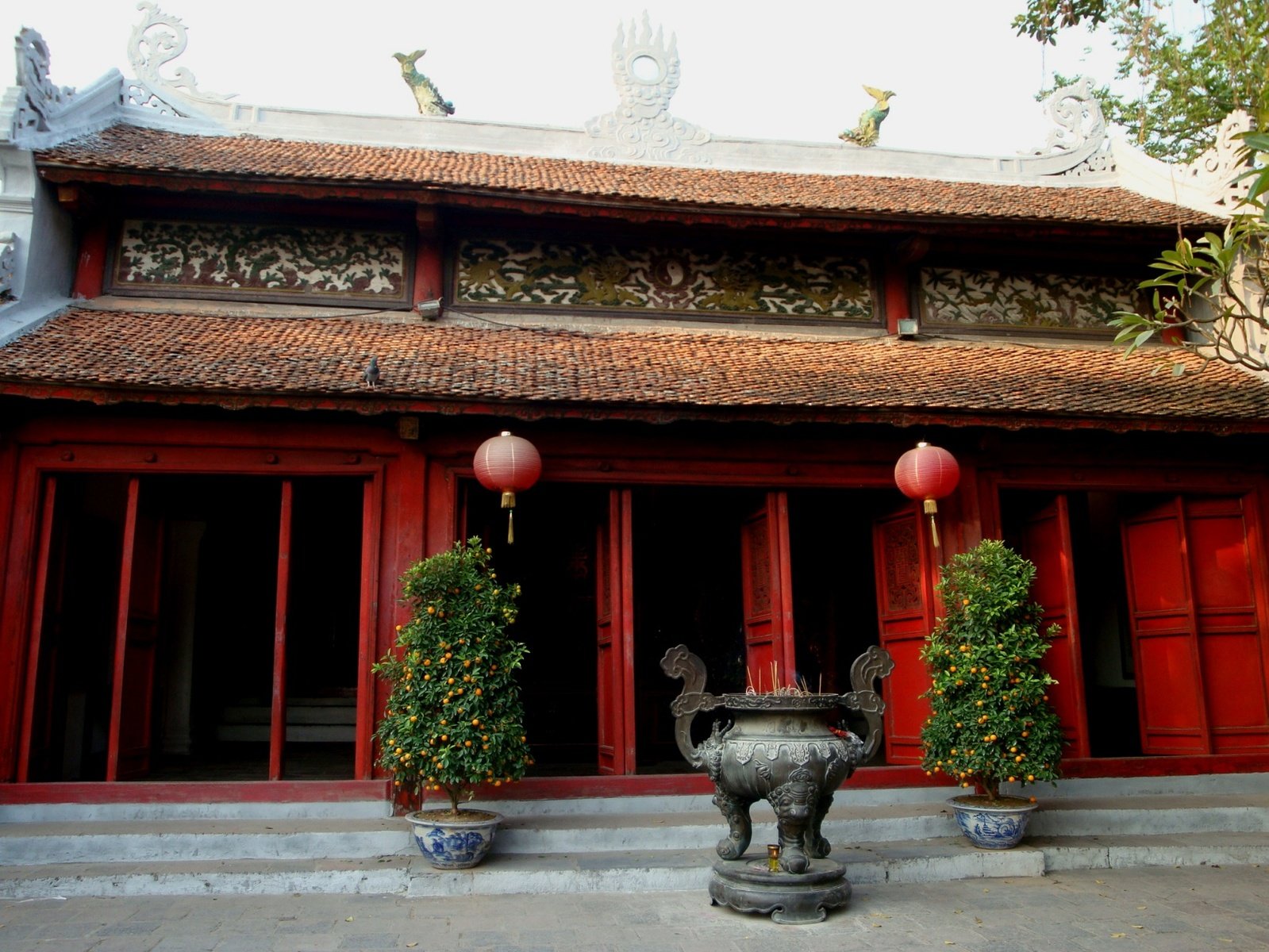 chinese architecture in front of a chinese restaurant