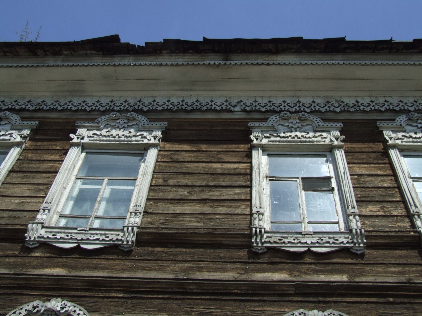 a tall building has two windows that point in different directions