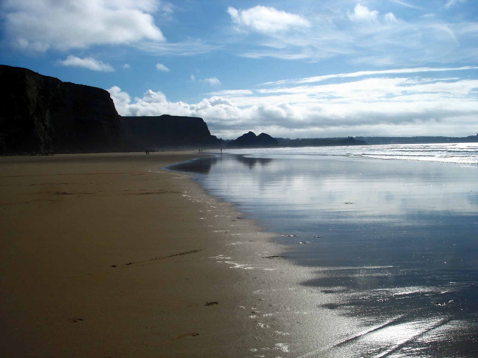 there are two large mountains on the other side of the ocean