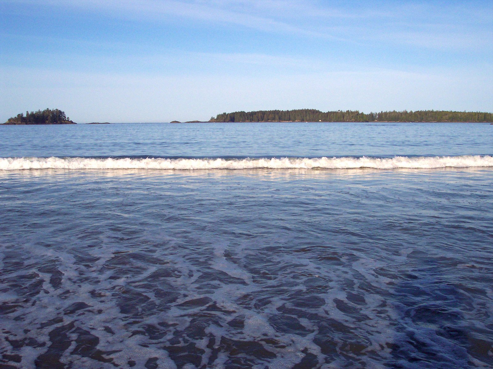 some sort of beautiful ocean scene with a small island