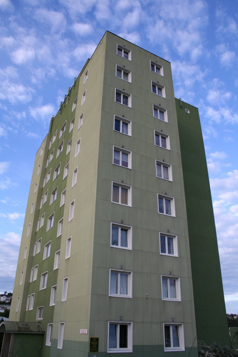 a tall building with many windows on it
