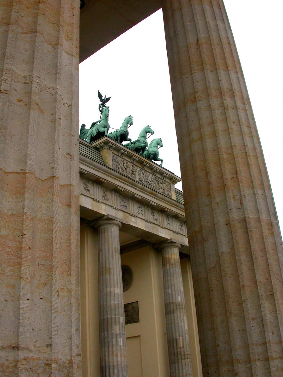 two large columns, one with statues and one on top