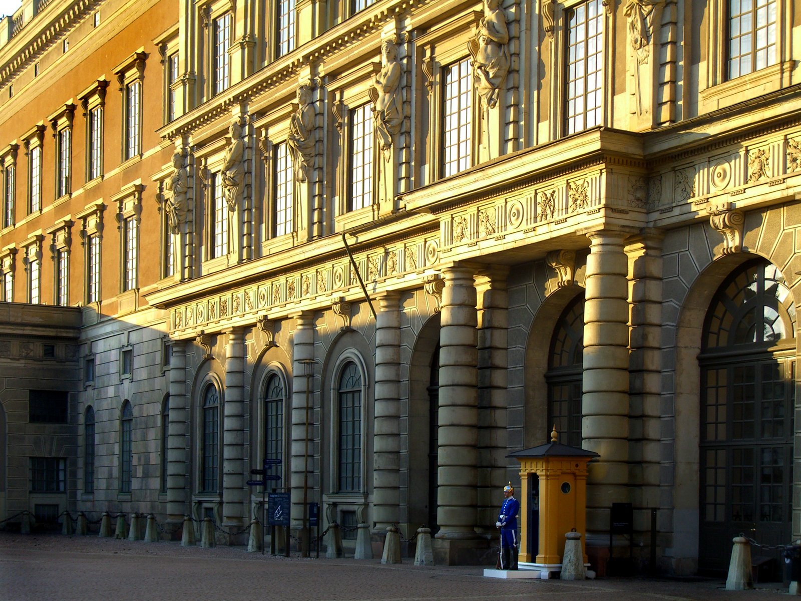 a building is shown with multiple windows and arches