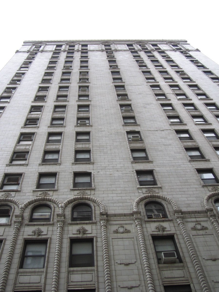 a building in new york city, as seen from the corner