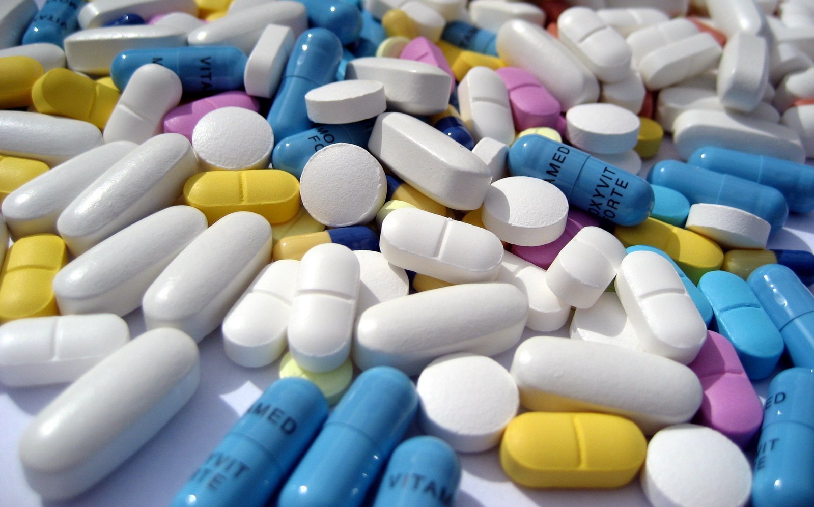 pill pills are arranged neatly on the table