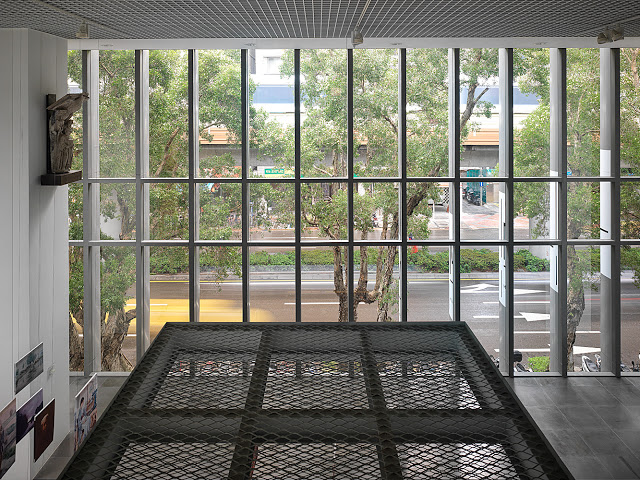 an enclosed room with several panes of glass windows