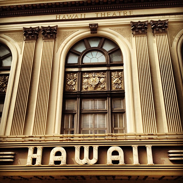 an old hawaiian theater has many windows