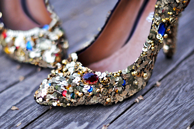 the high heeled shoes is adorned with gold and blue jewel beads