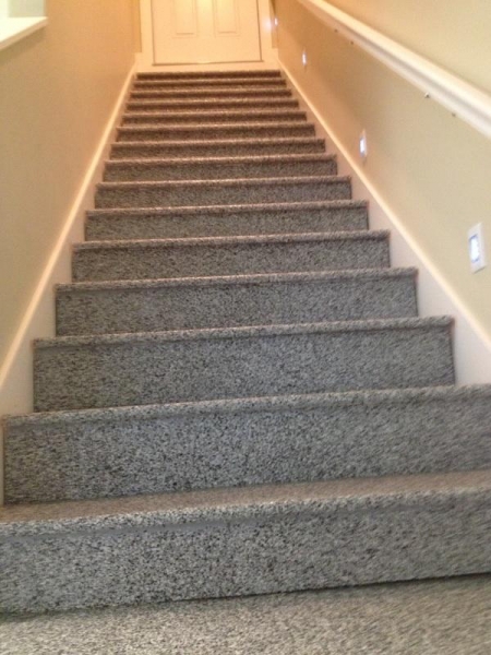 a set of stairs with carpet and no railing