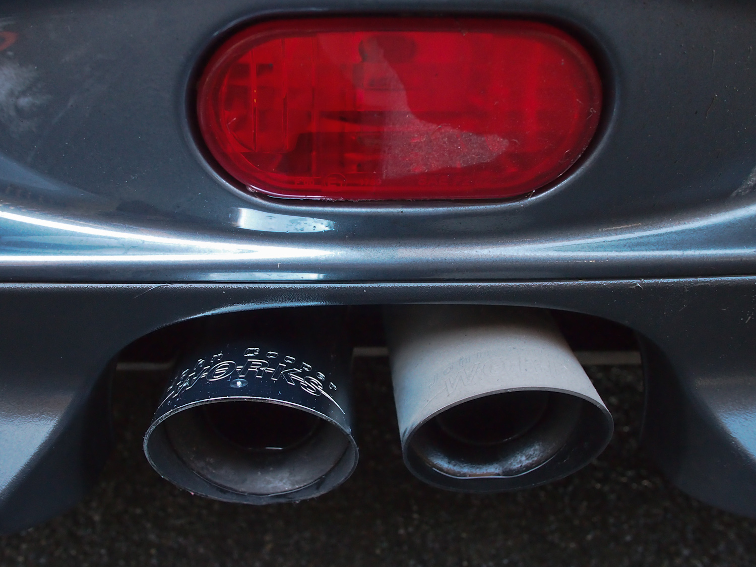 the rear of a car is shown with exhaust pipe