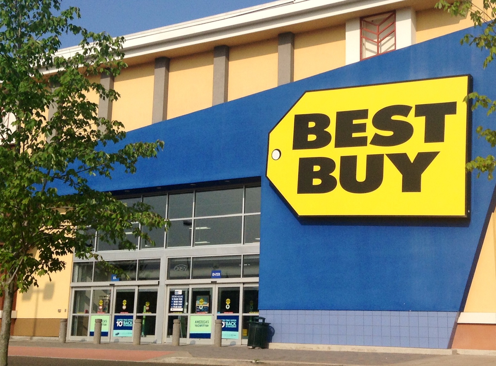 the best buy store is being advertised as