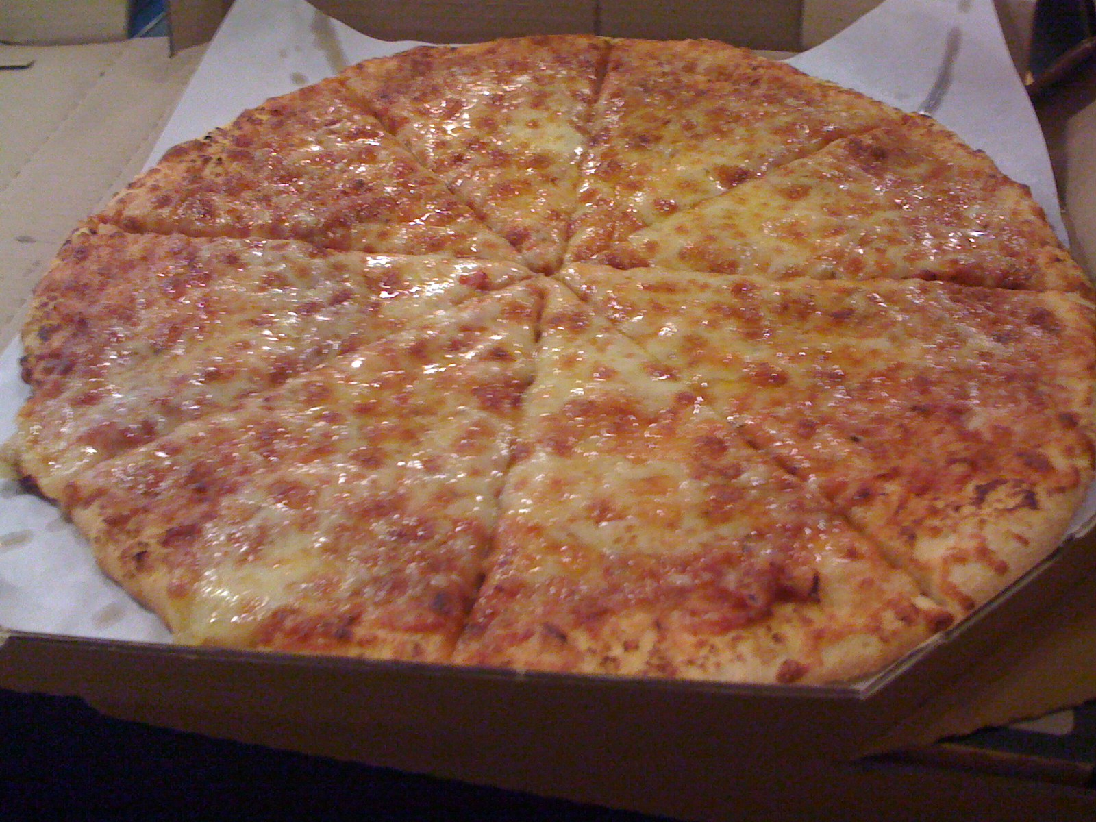 a cheese pizza is shown in the box