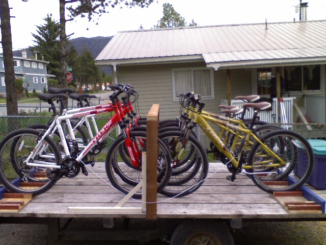 several different types of bicycles on the back of a trailer