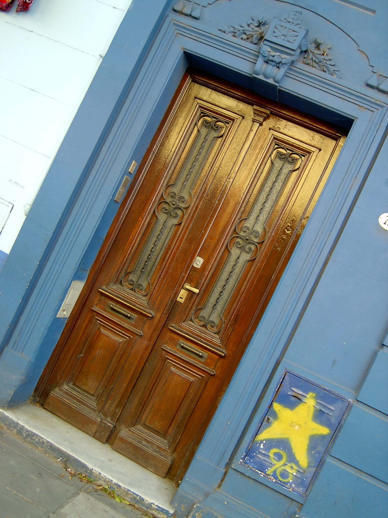 this door has three golden stars on it