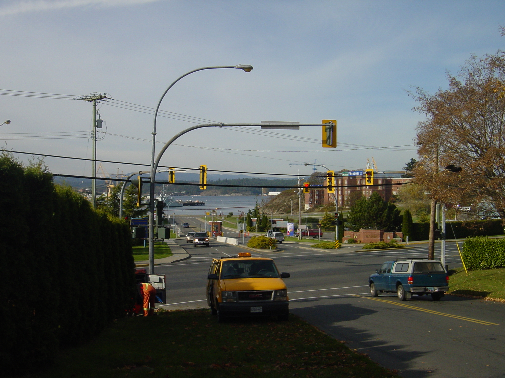 an intersection in the city with a yellow traffic signal