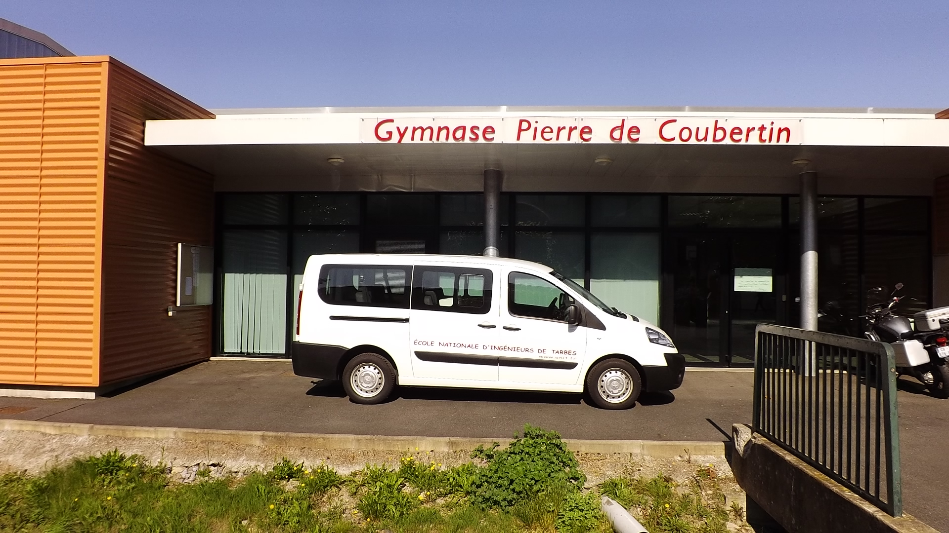 a van parked outside the entrance of a building