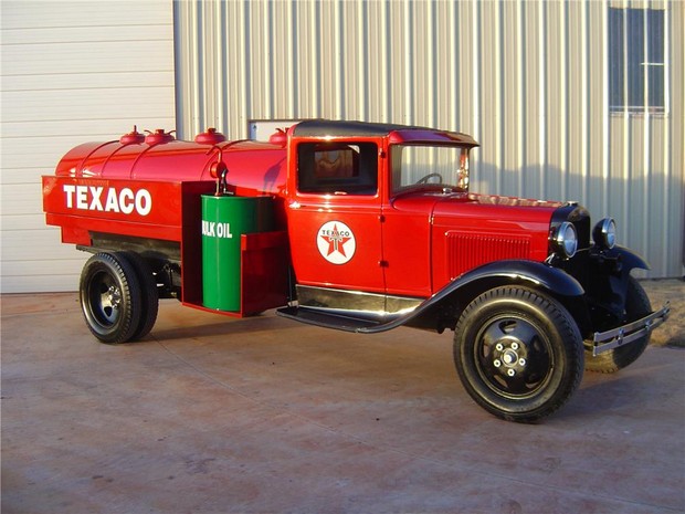 an old model texco fire engine is parked in front of a building