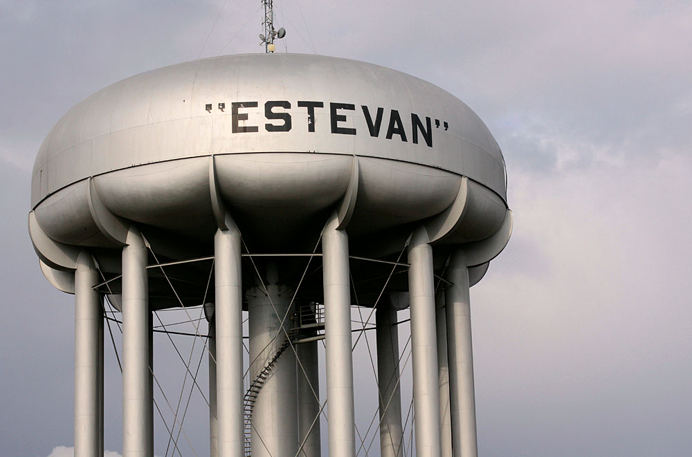 a silver water tower with the word, esttevan on it