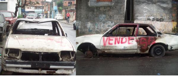 two pographs of burned cars next to each other