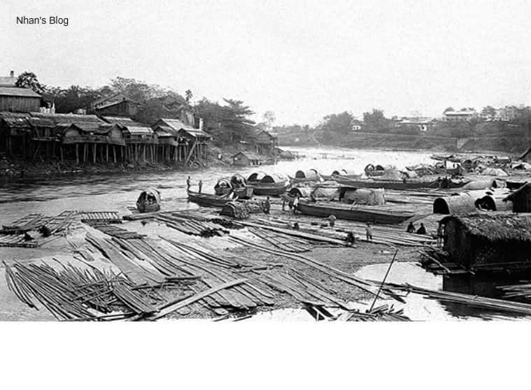 the po has many boats on the water and people in the distance