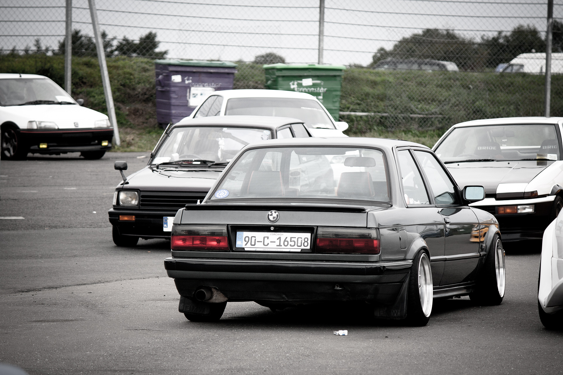 a bunch of cars that are sitting in a parking lot