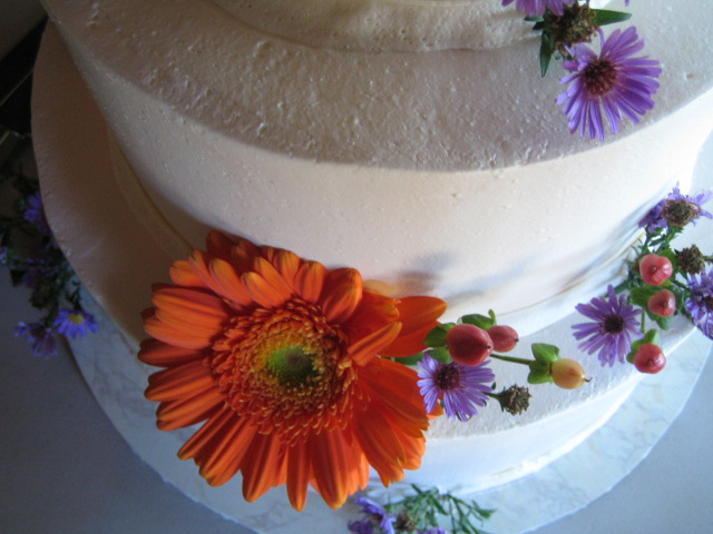 an image of a three tiered wedding cake