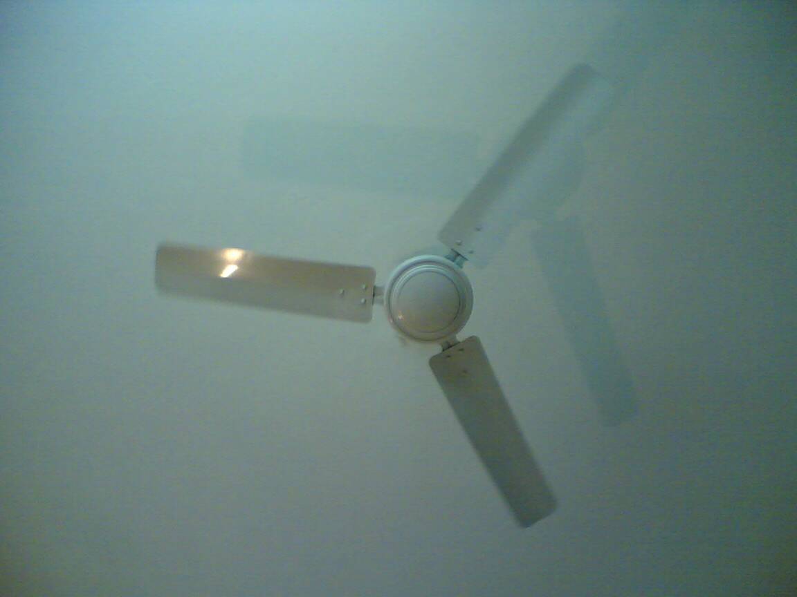 this is a ceiling fan in a room