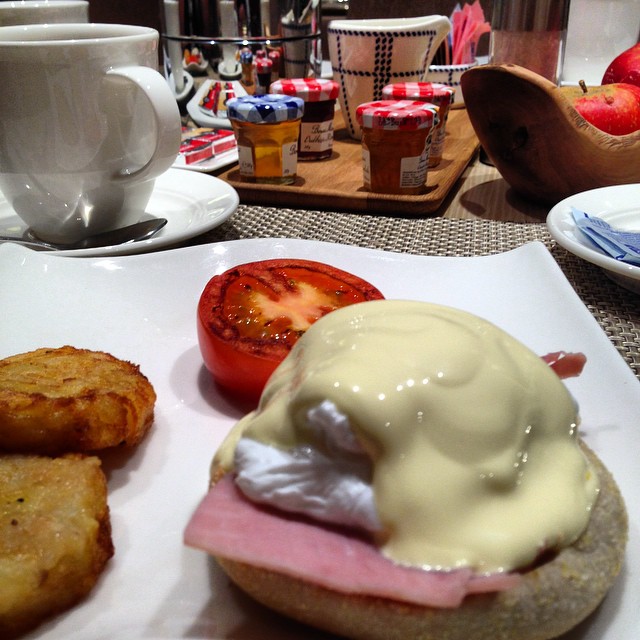 a table has a sandwich and a tomato on it