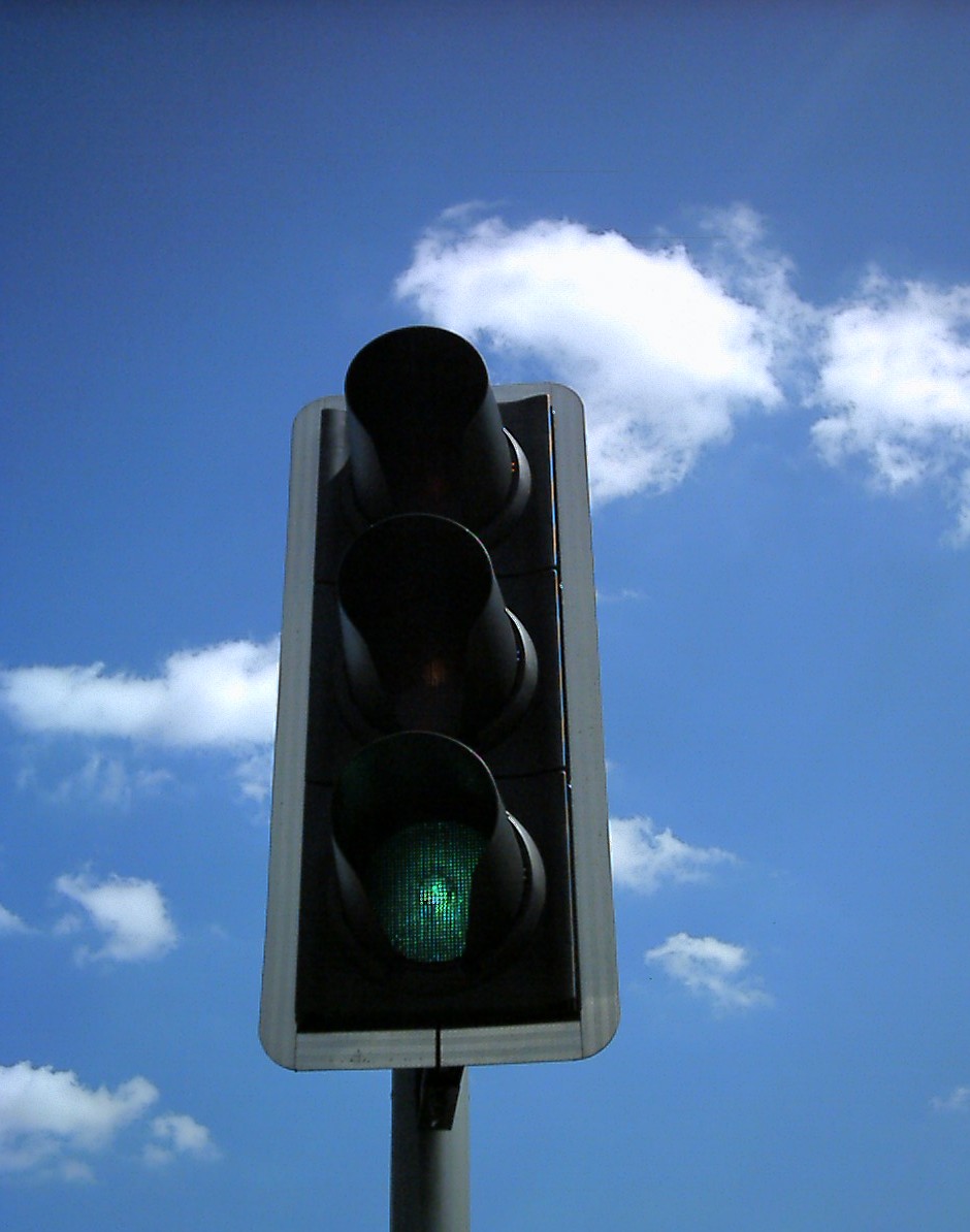 an image of a stoplight with sky in the background