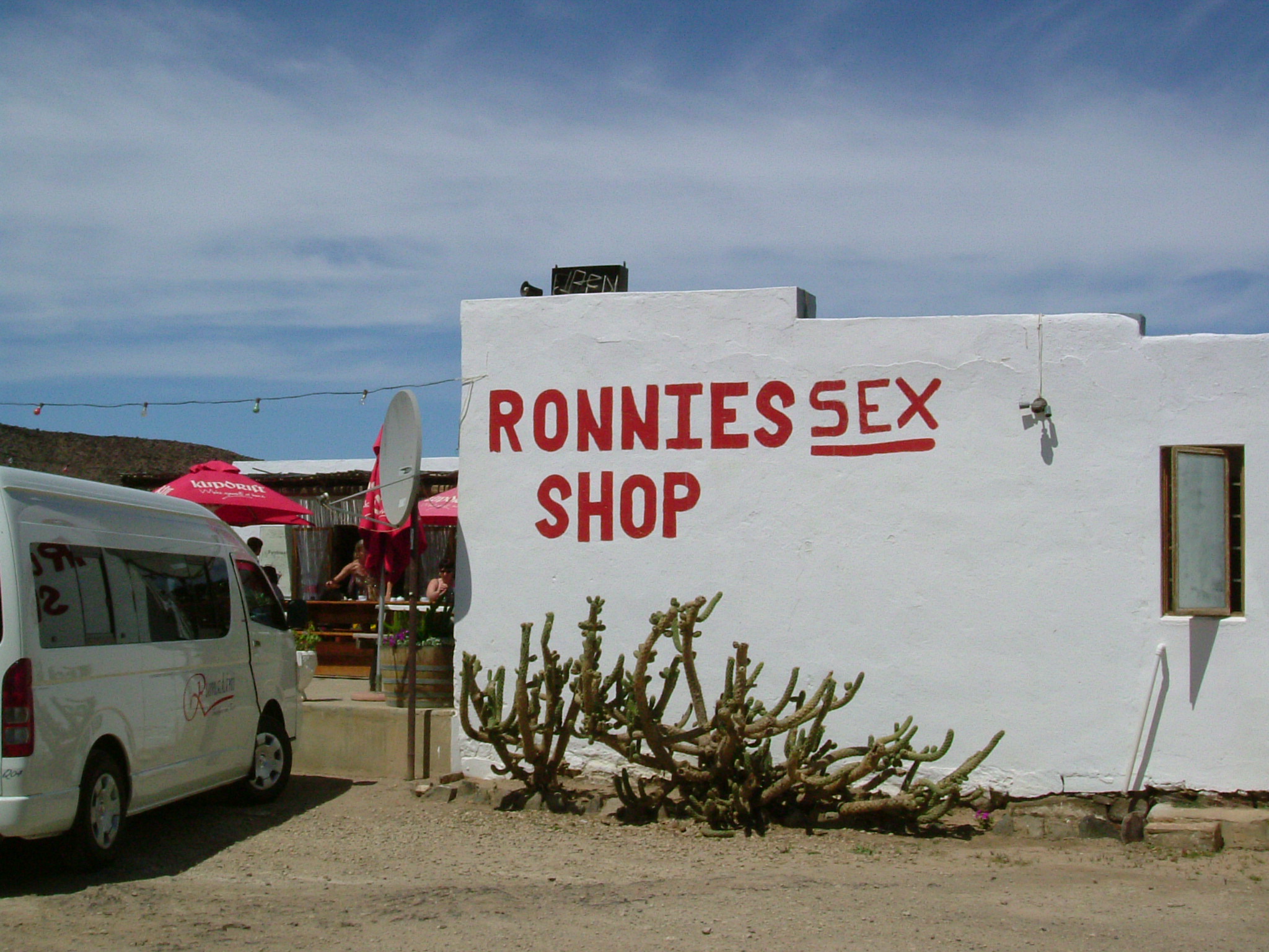 a sign on a building that says ronniesse sex shop