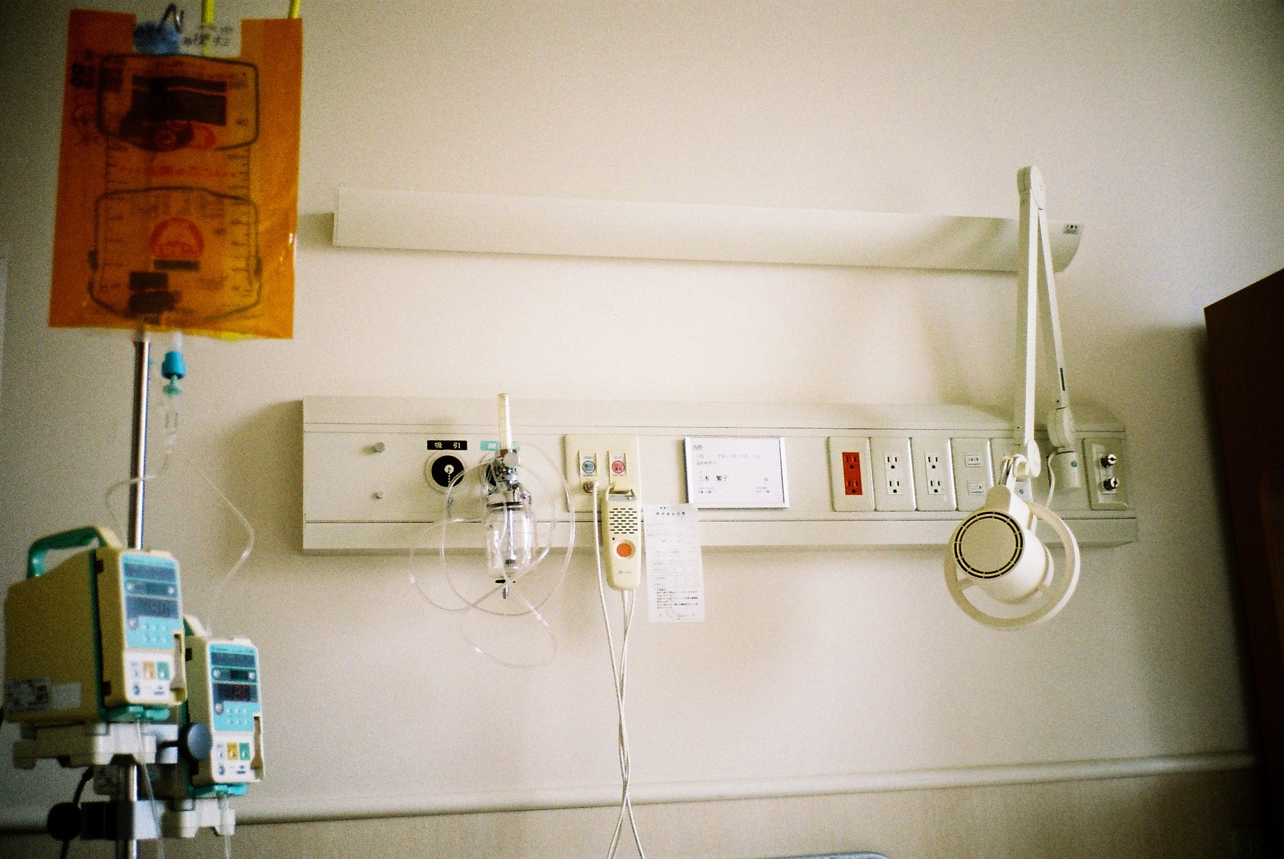 the medical equipment is hanging on the wall