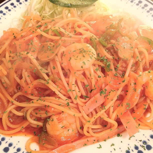 the pasta dish has shrimp, carrots and tomato sauce