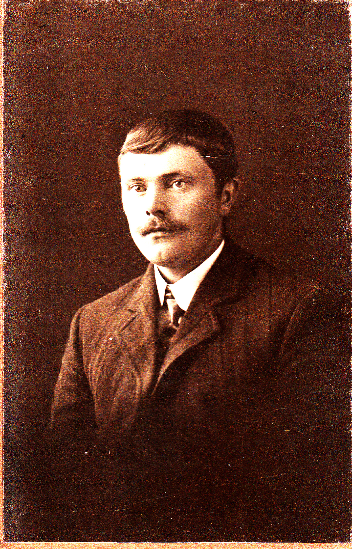 a vintage po of a man wearing a suit and tie