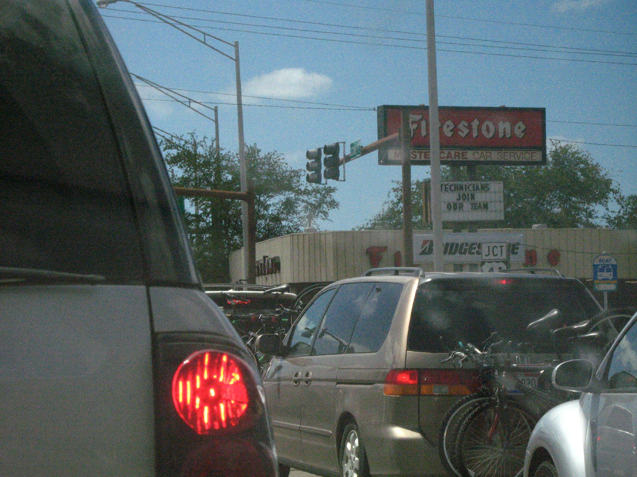 a couple of cars are stopped at a traffic light