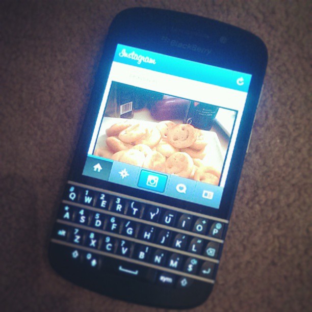 there is a blackberry on the floor with a lot of things in it