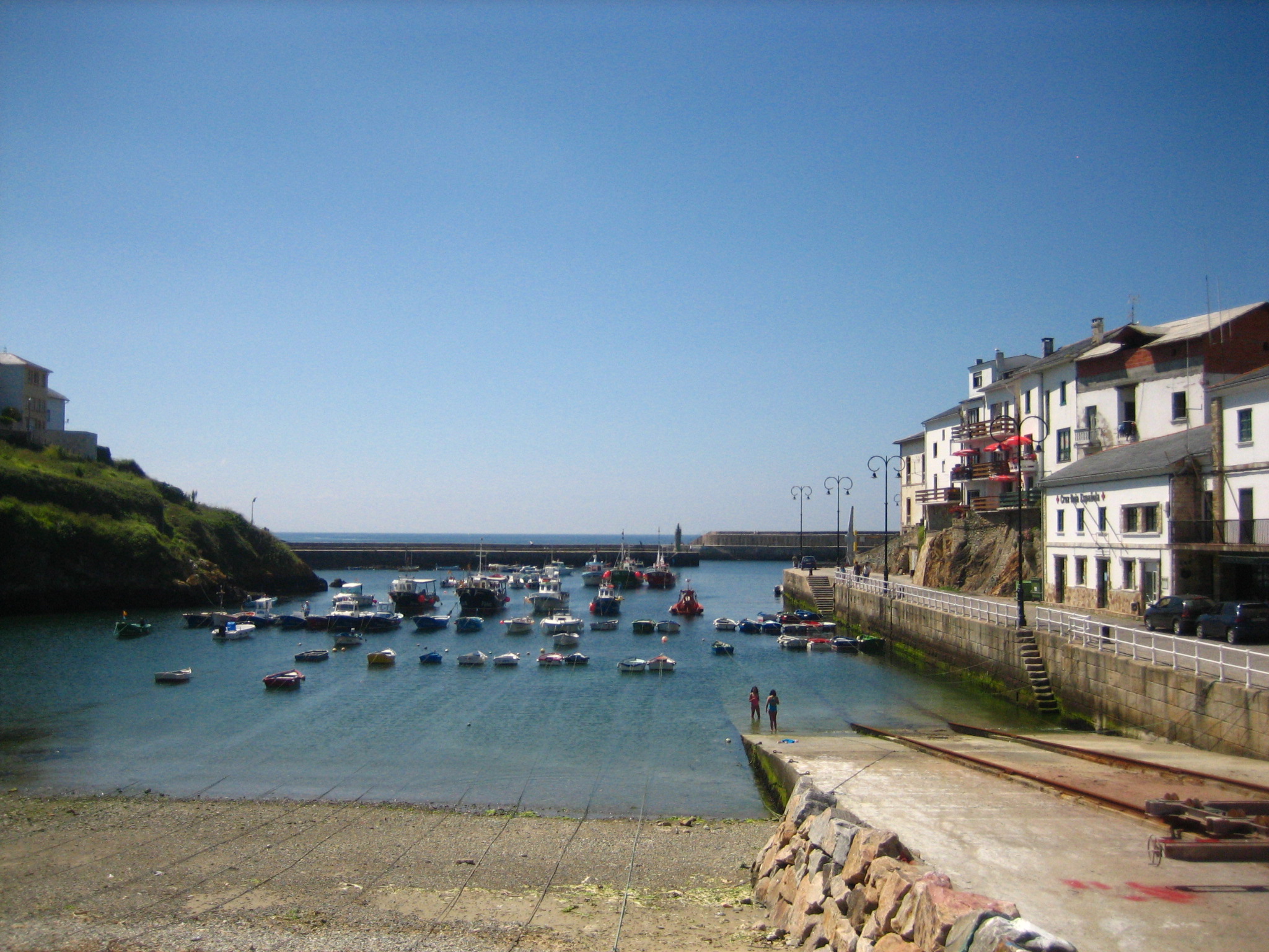 many boats are in the water on the shoreline