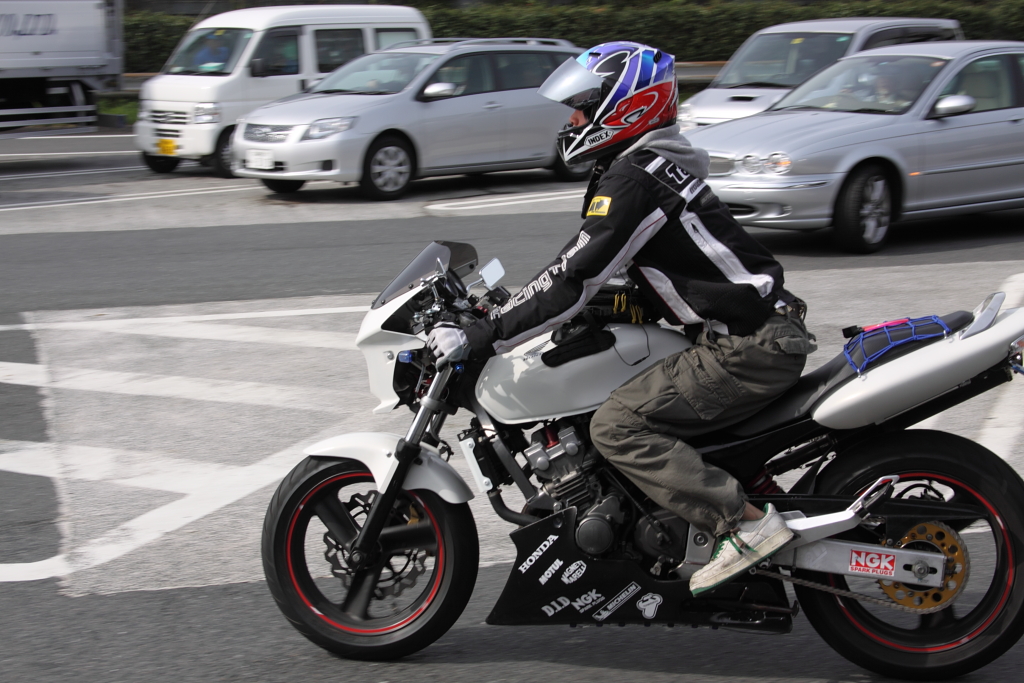 a man sitting on a motorcycle is driving in traffic