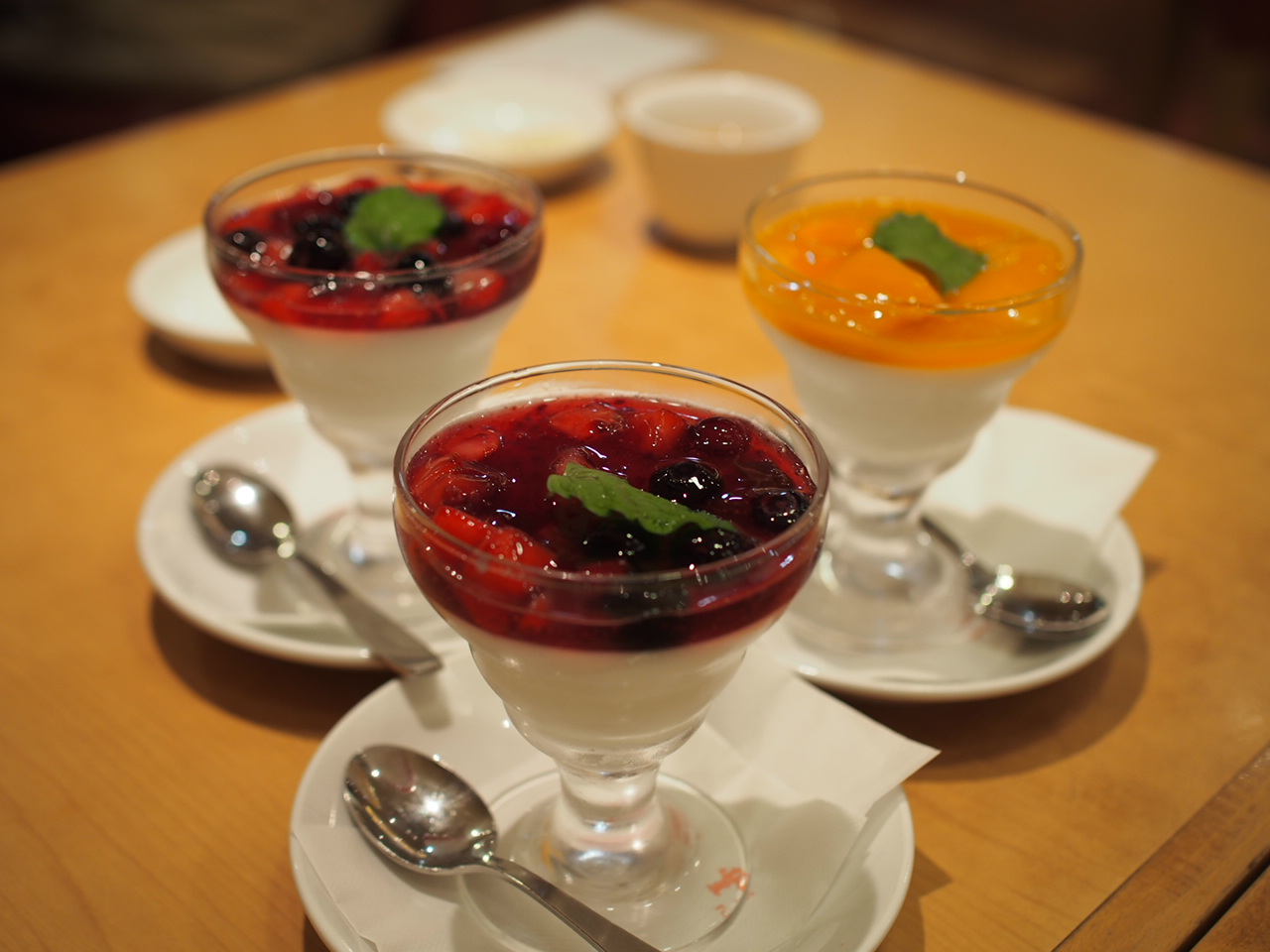 small plates of fruit ding are arranged on the table