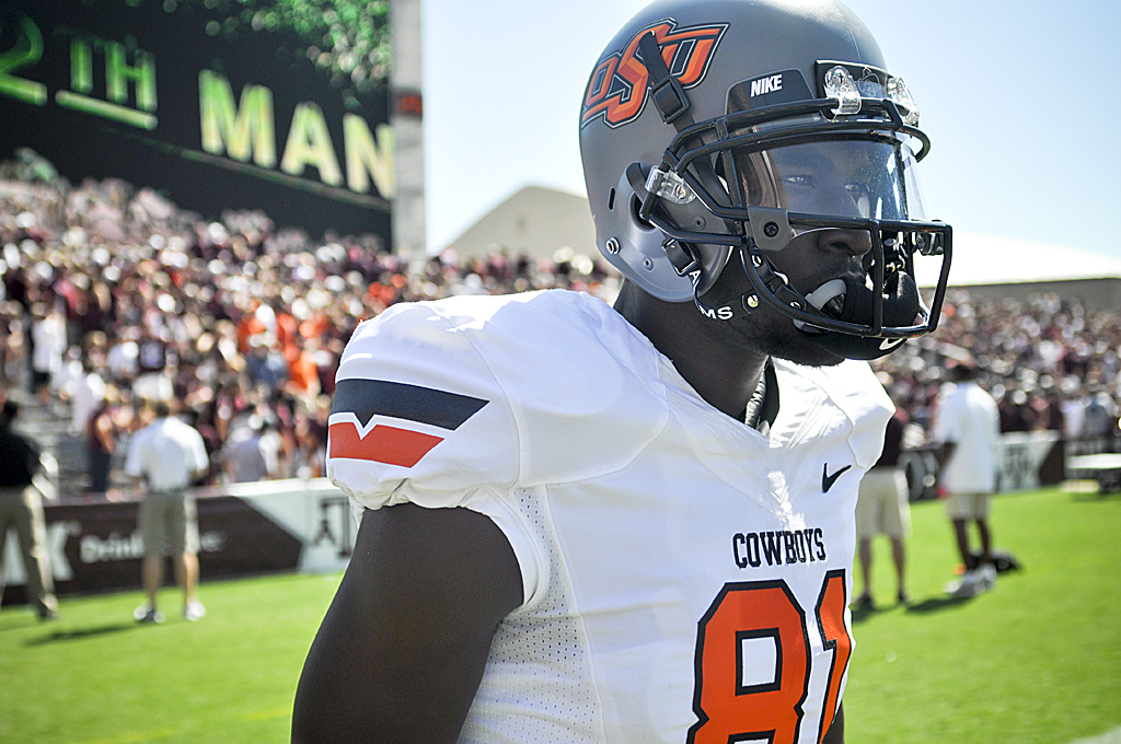 a football player wearing an american football uniform