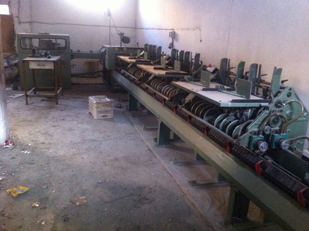 machine shop that is full of various types of sewing machines