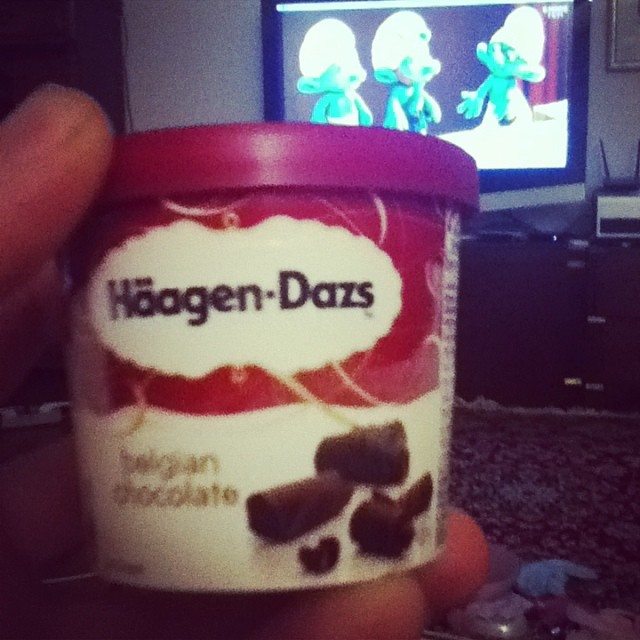 an ice cream is in front of the tv