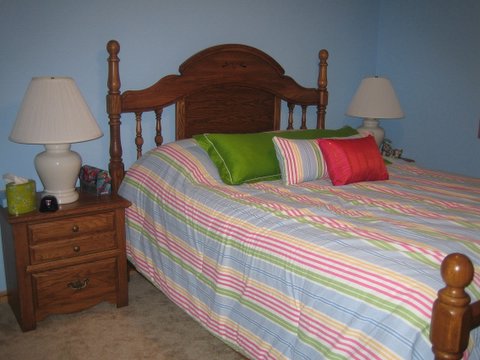 a twin bed and bedside tables are in the room