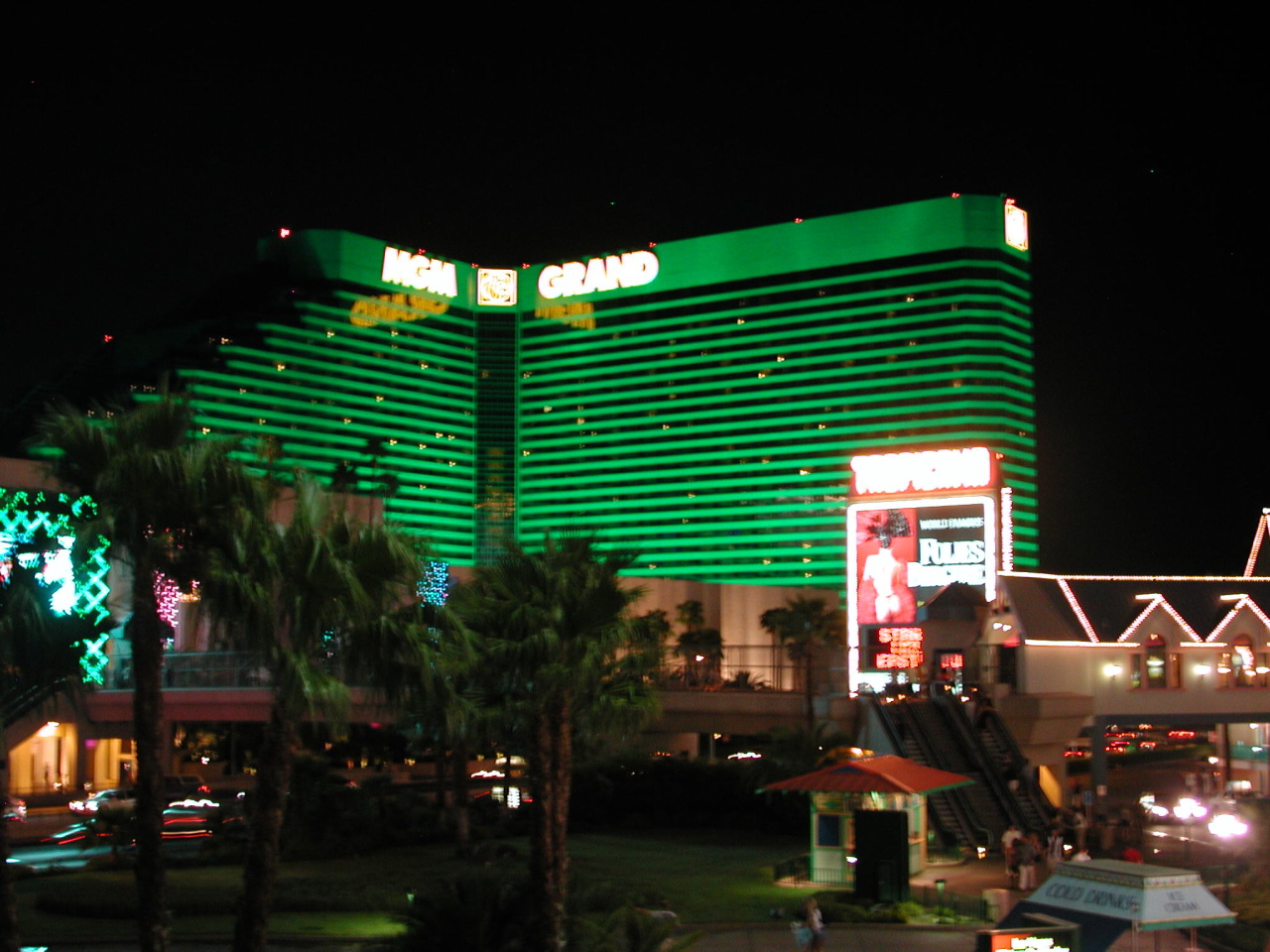 a nighttime view of the mgm el in las vegas