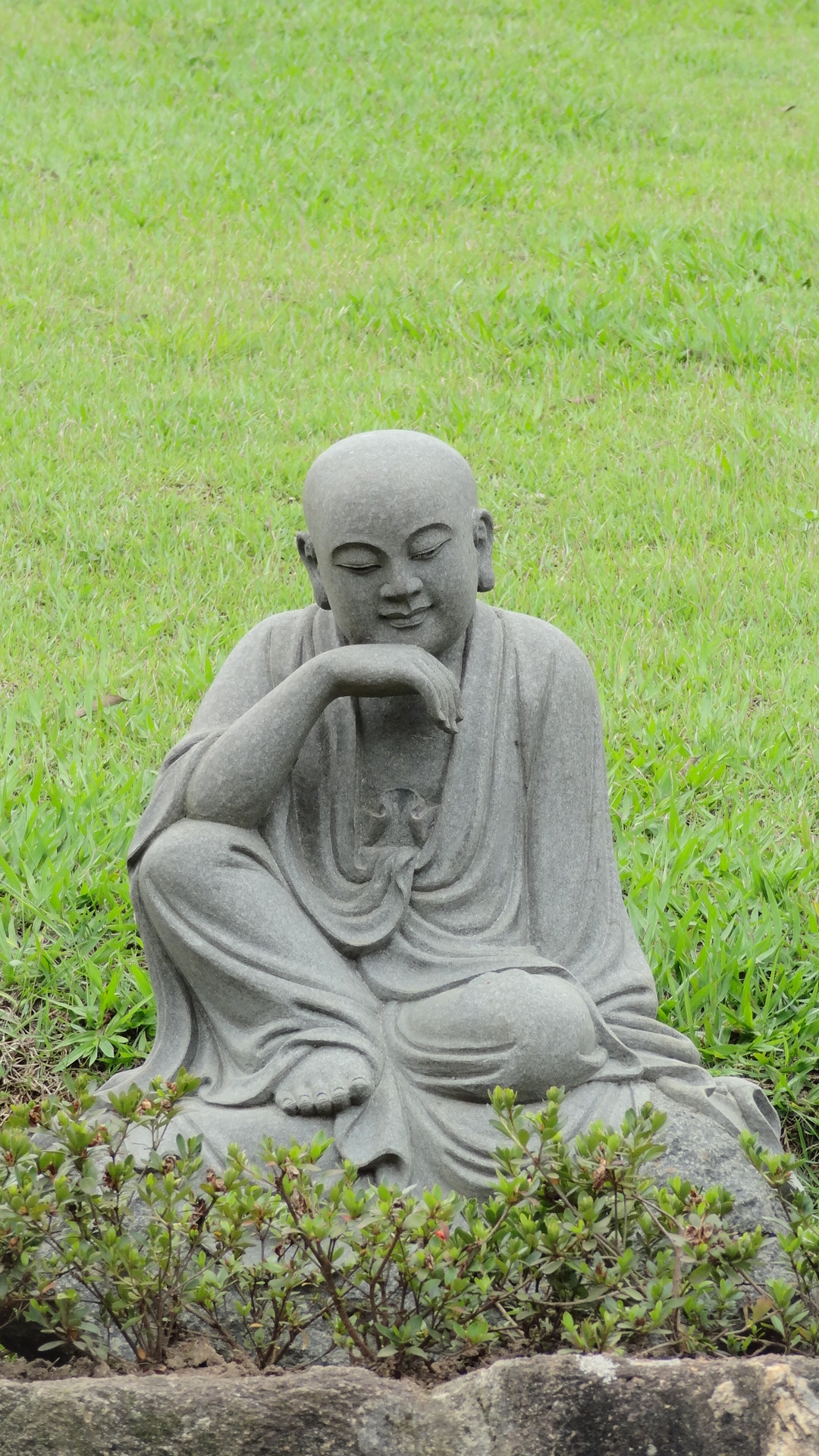 a statue that is in the grass outside