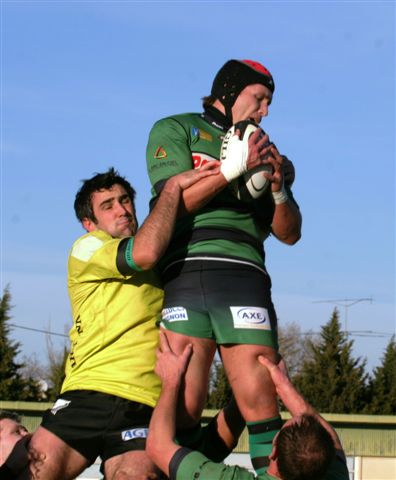 rugby players playing a match during the day