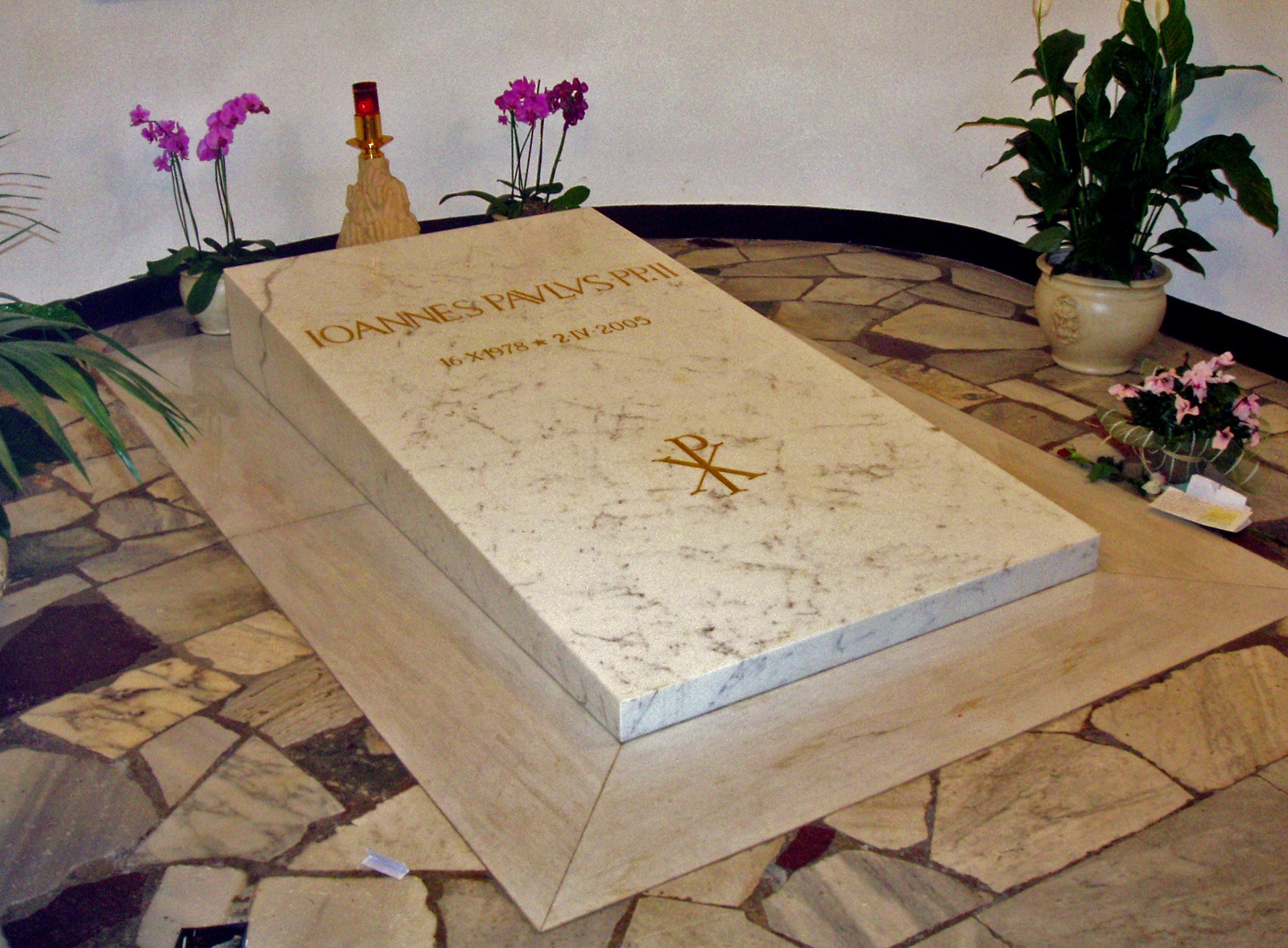 a large stone monument with flowers in it