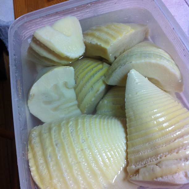there are slices of sliced banana in the container