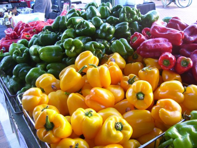 a large bunch of different peppers and bell peppers