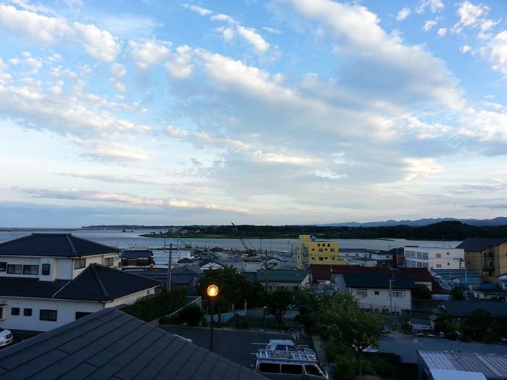 blue and white clouds are in the sky over a city