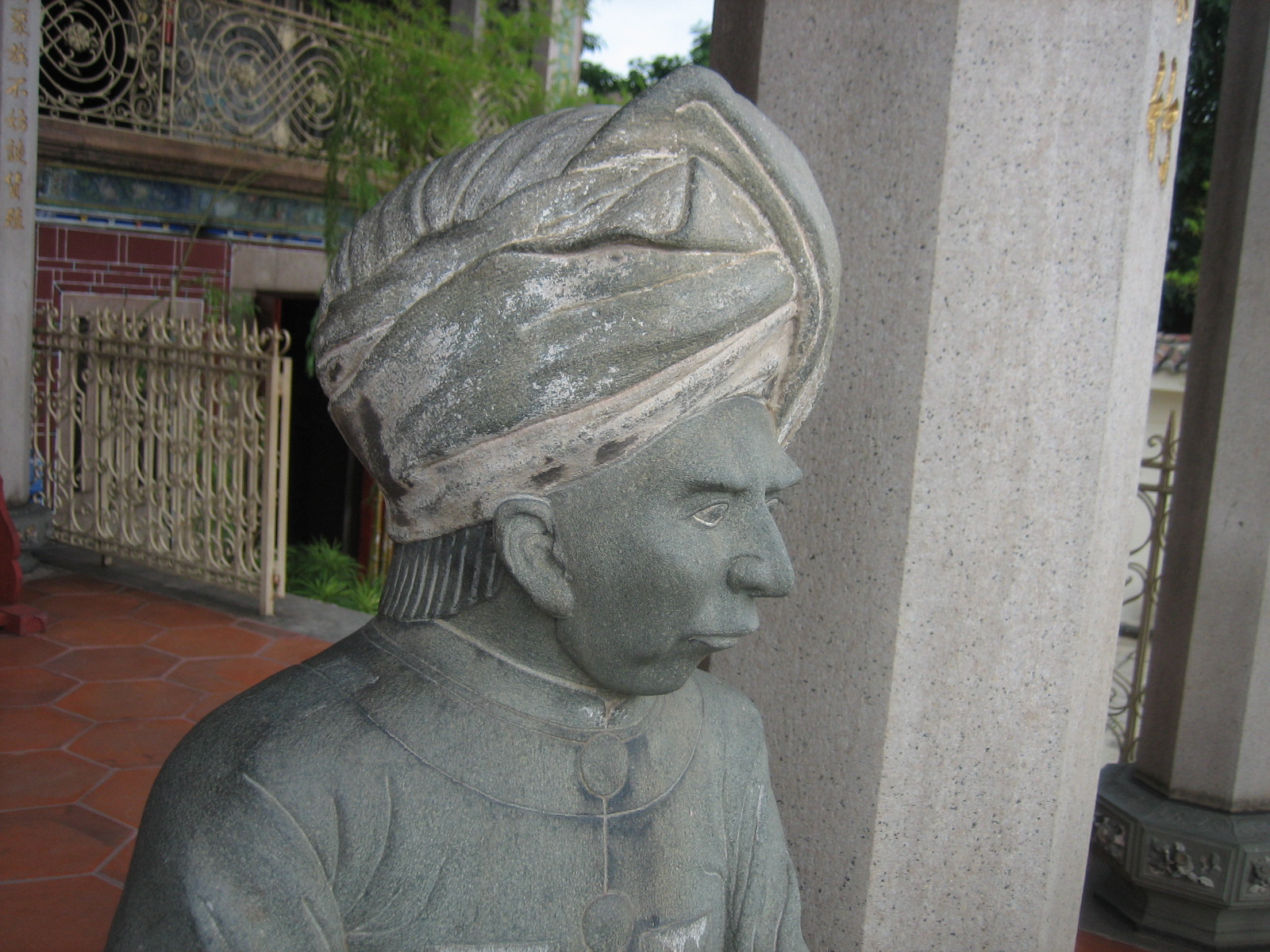 an ornate statue is sitting outside